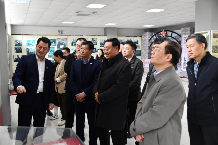 青岛电影学院在冰球官网雷锋馆挂牌成立思想政治理课实践教学基地