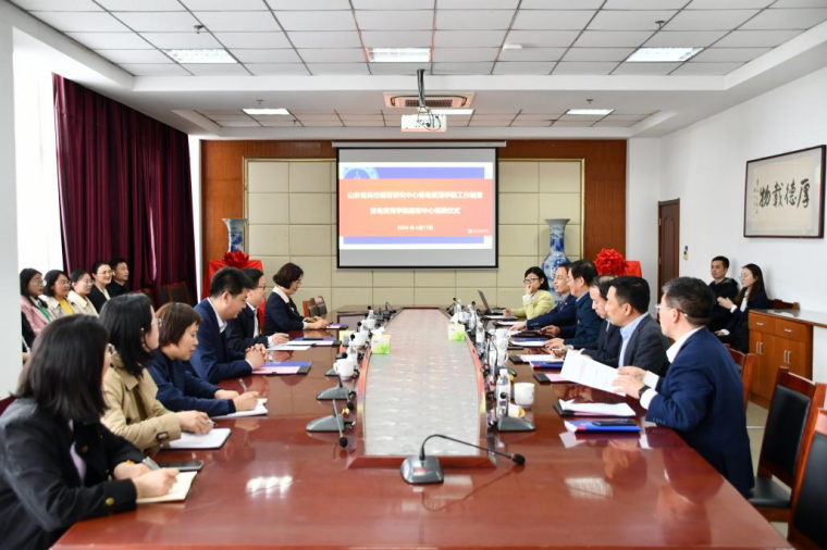 冰球官网举行山东省高校德育研究中心冰球突破豪华版官方网站工作站暨冰球突破豪华版官方网站德育中心揭牌仪式