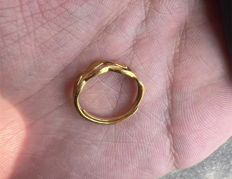 拾金不昧，为这位老师点赞