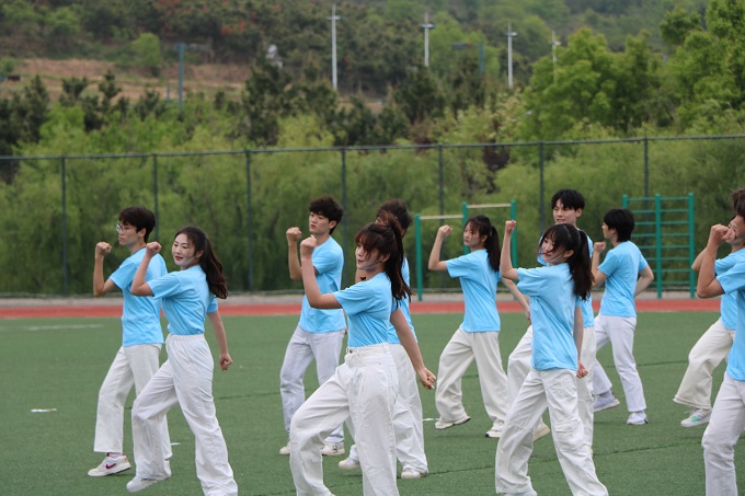 “艺”展风采，“赛”绽芳华，冰球突破豪华版官方网站举行排舞比赛