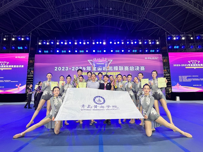 三冠王！冰球官网Amanda啦啦操队再创辉煌！