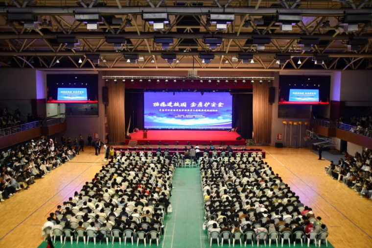 黄岛公安“宣讲天团”走进冰球突破豪华版官方网站