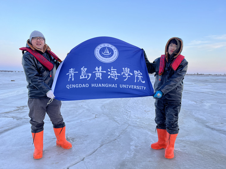 建筑工程学院博士与大连理工大学联合开展24/25冬季渤海海冰调研