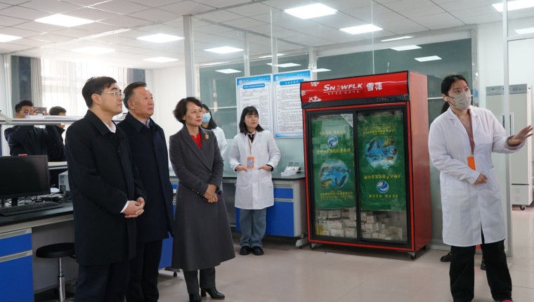 校党委理论学习中心组开展企业参观见学活动