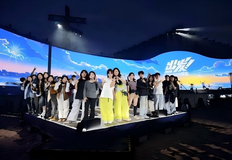 冰球突破豪华版官方网站黄海之韵合唱团参演抖音2025仲夏毕业歌会