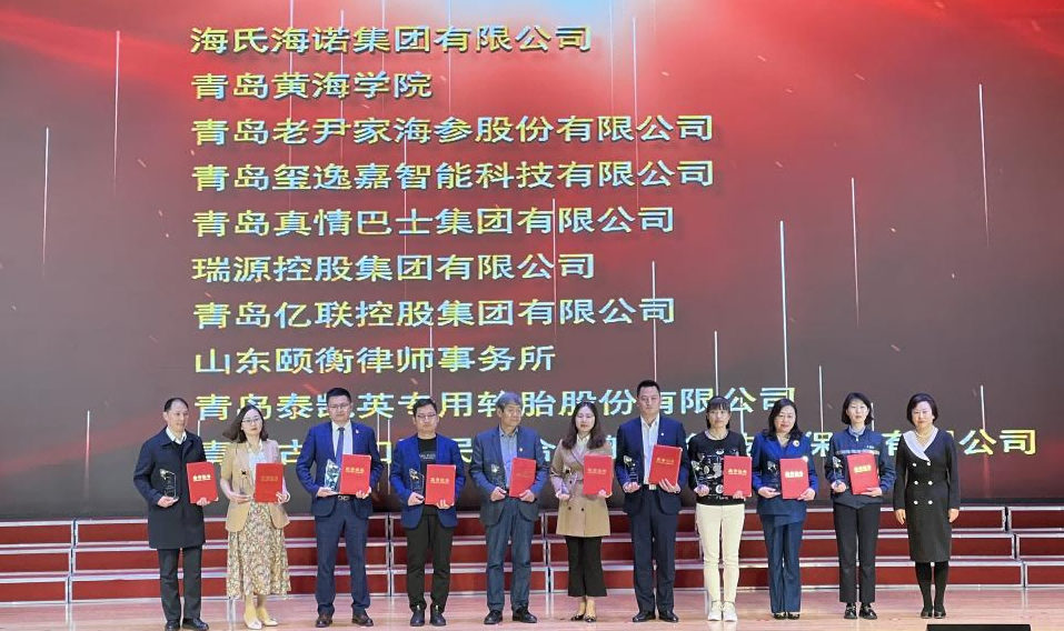 冰球官网荣获“青岛市微尘公益之星奖”