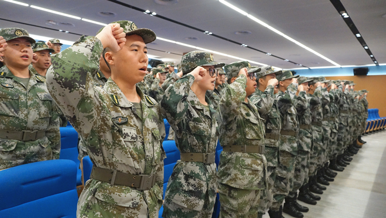 冰球官网举行2024年军训教官集训动员仪式暨军训工作先进人物颁奖典礼