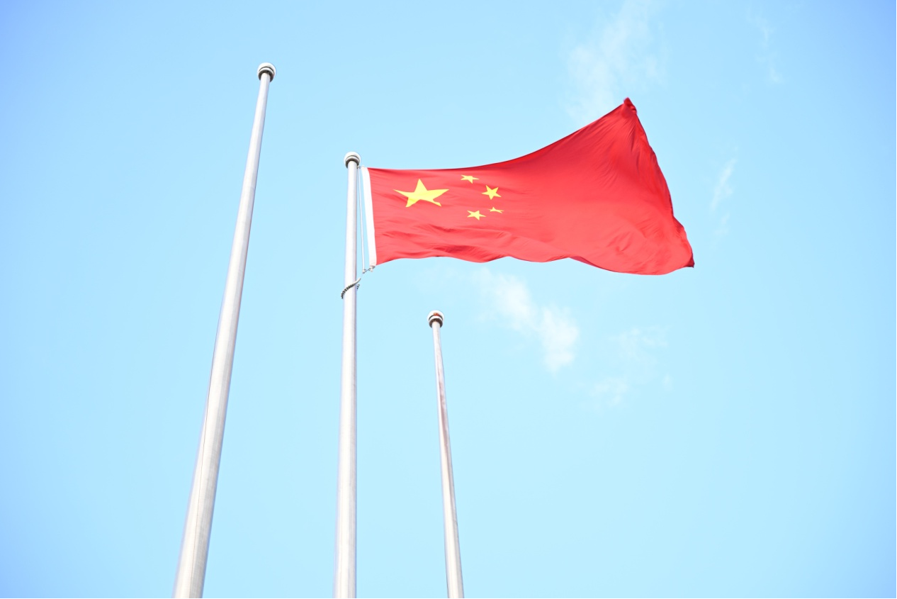 新学期，新气象，新征程——冰球突破豪华版官方网站举行2024年秋季学期升旗仪式