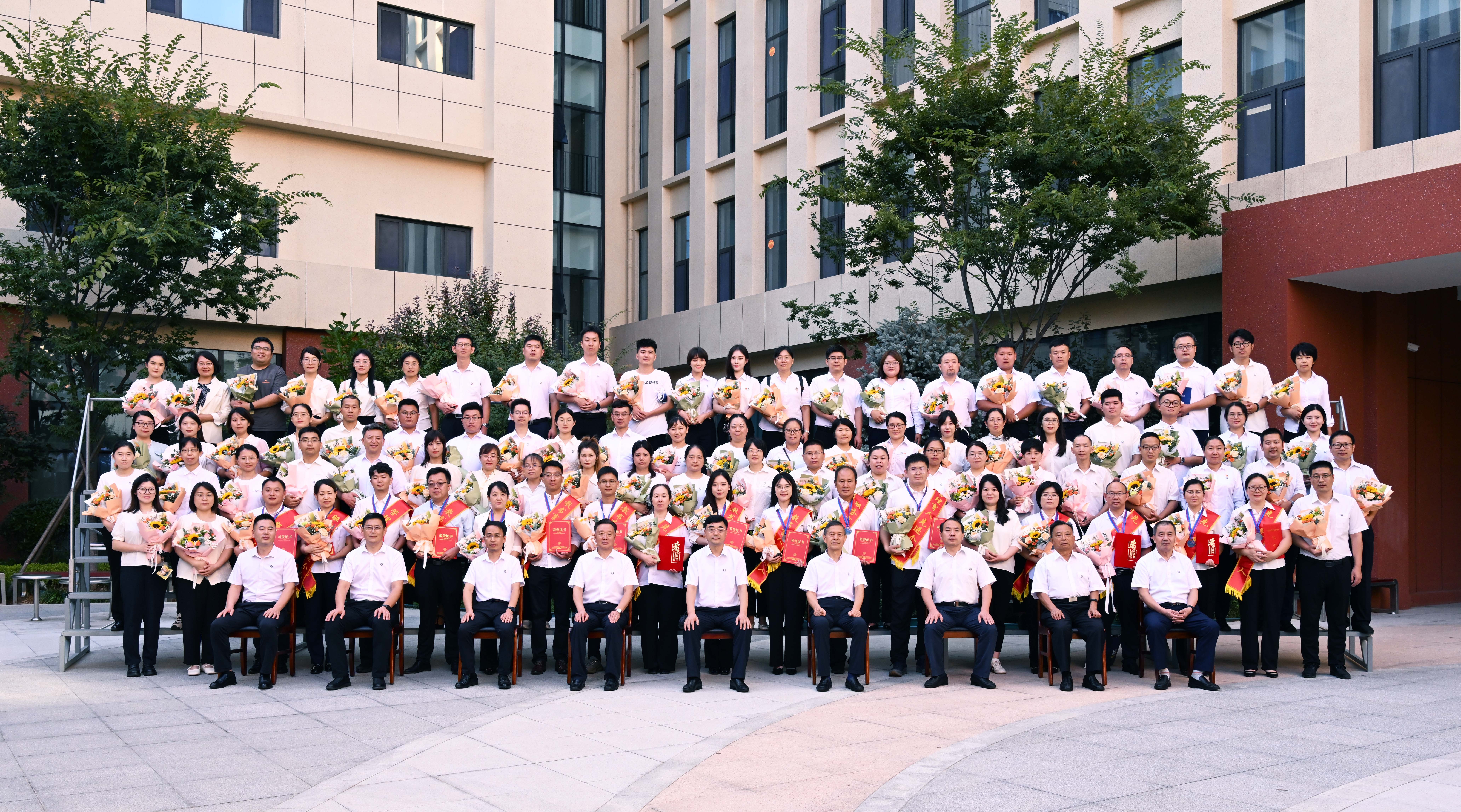 冰球突破豪华版官方网站举行庆祝第40个教师节表彰大会