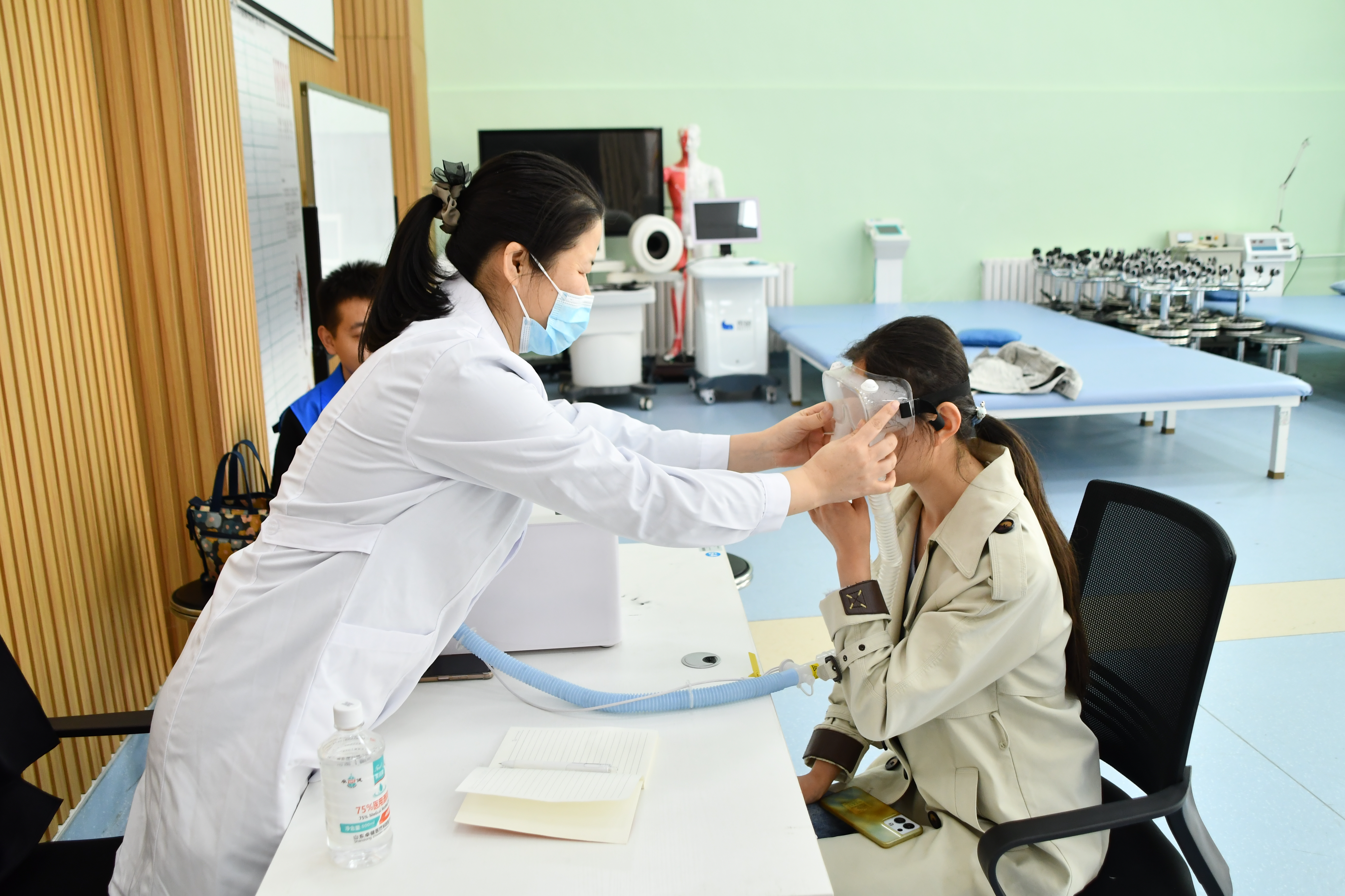 校工会举办眼健康科普义诊活动