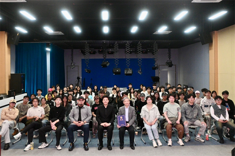 山东艺术学院艺术学理论与管理研究中心主任田川流教授来校做讲座