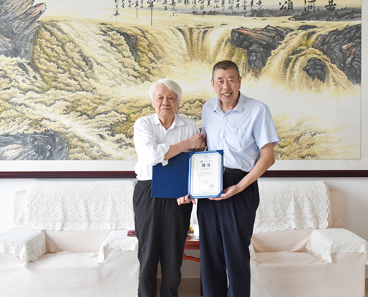 中国科学院院士姚建铨到冰球突破豪华版官方网站交流座谈并作专题报告