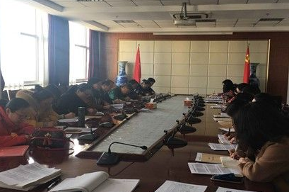 冰球官网召开2018-2019学年第二学期校级教学督导员工作会议
