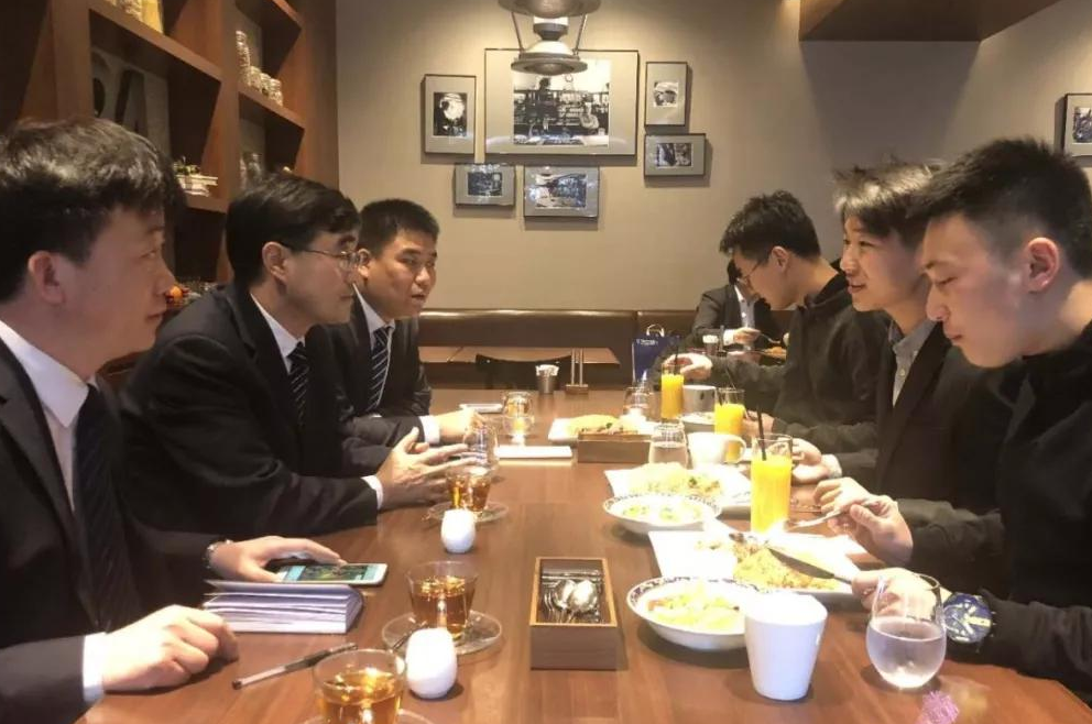冰球突破豪华版官方网站刘常青董事长看望冰球官网在日研修实习学生