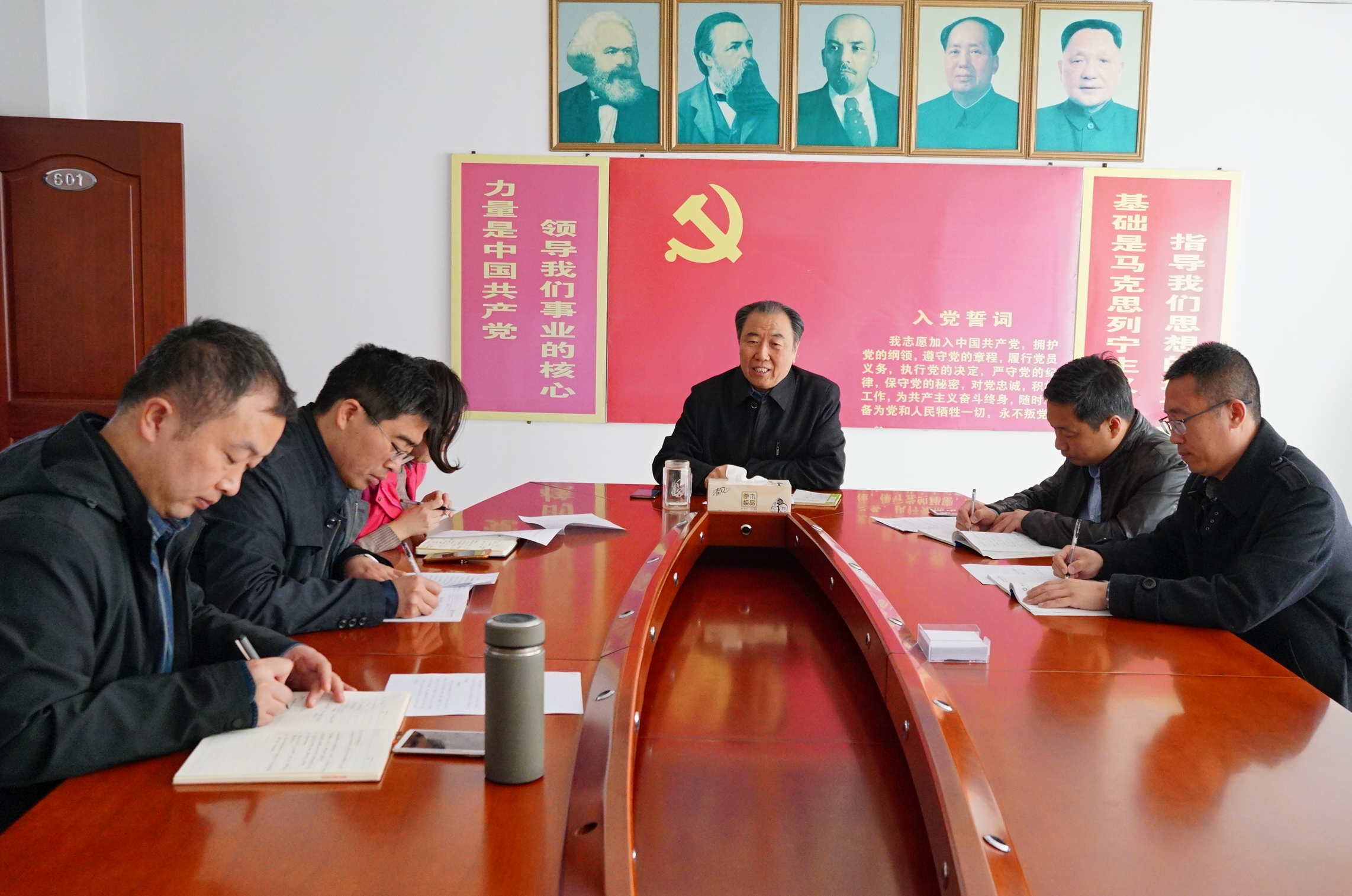 冰球官网组织召开2019年关工委工作会议